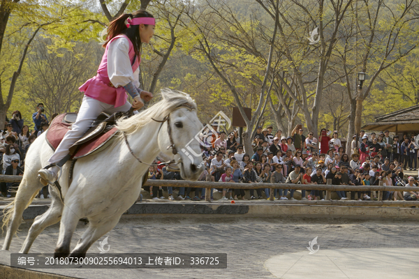 韩国传统骑术女子表演