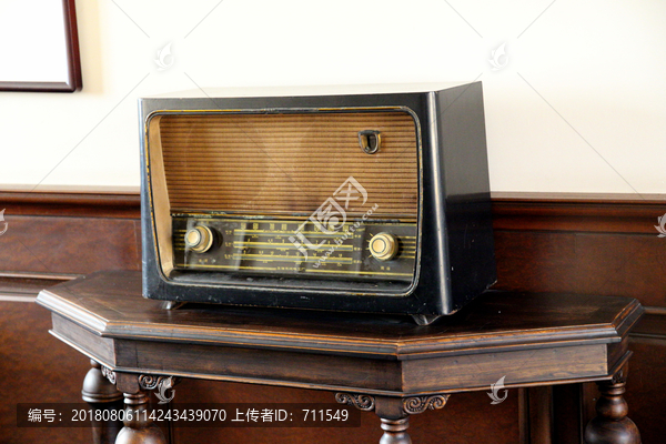 老式半导体收音机