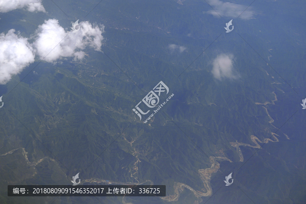 航拍高山地区地形地貌