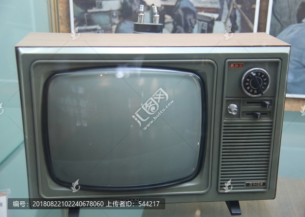 80年代牡丹牌黑白电视机