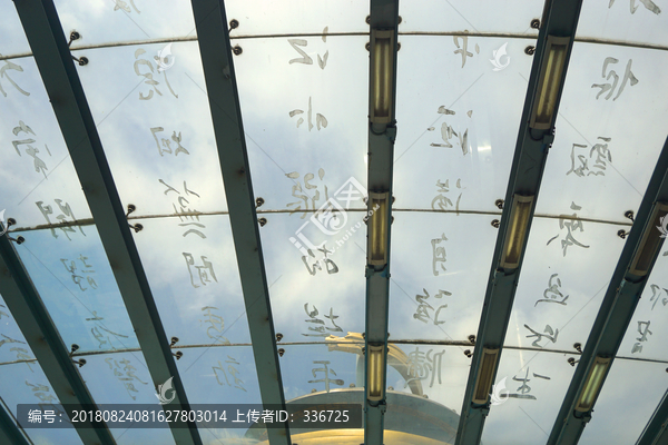 成都天府广场站钢棚玻璃风雨廊