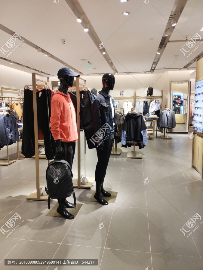 品牌服装店模特展示