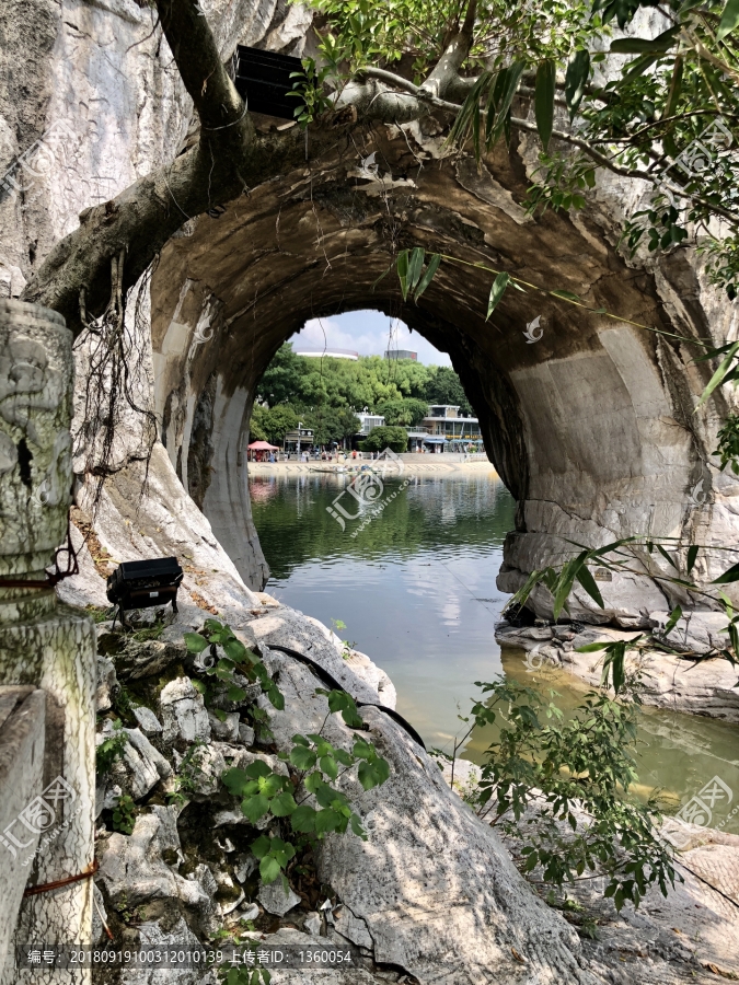 桂林象山水月洞