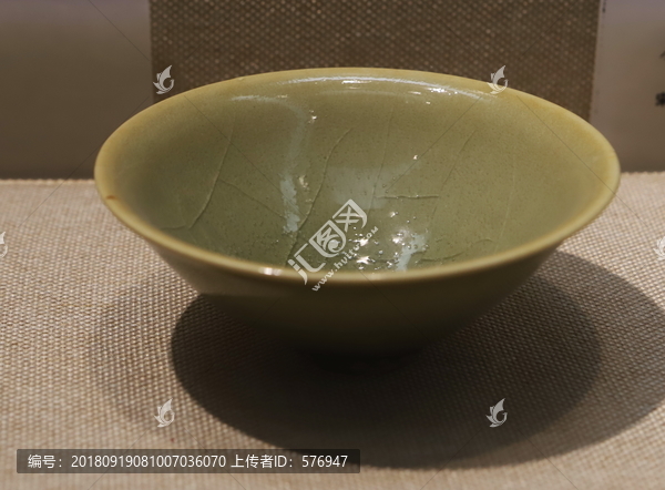 青釉碗