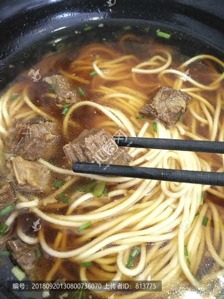 红汤牛肉面