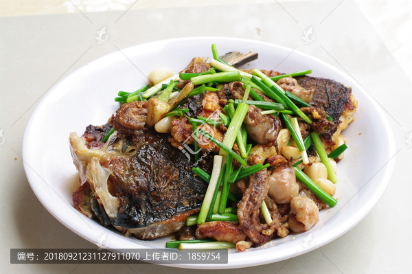香焗水库大鱼头鱼卜肠