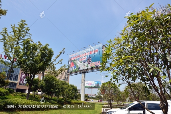 路口广告牌