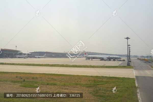 北京机场T3停机坪及航站楼外景