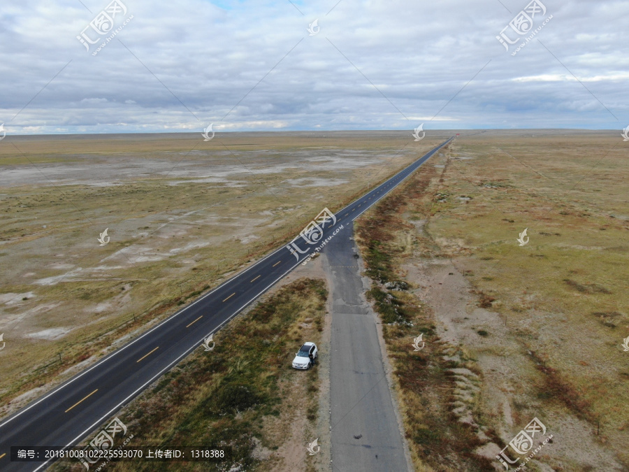 草原道路航拍