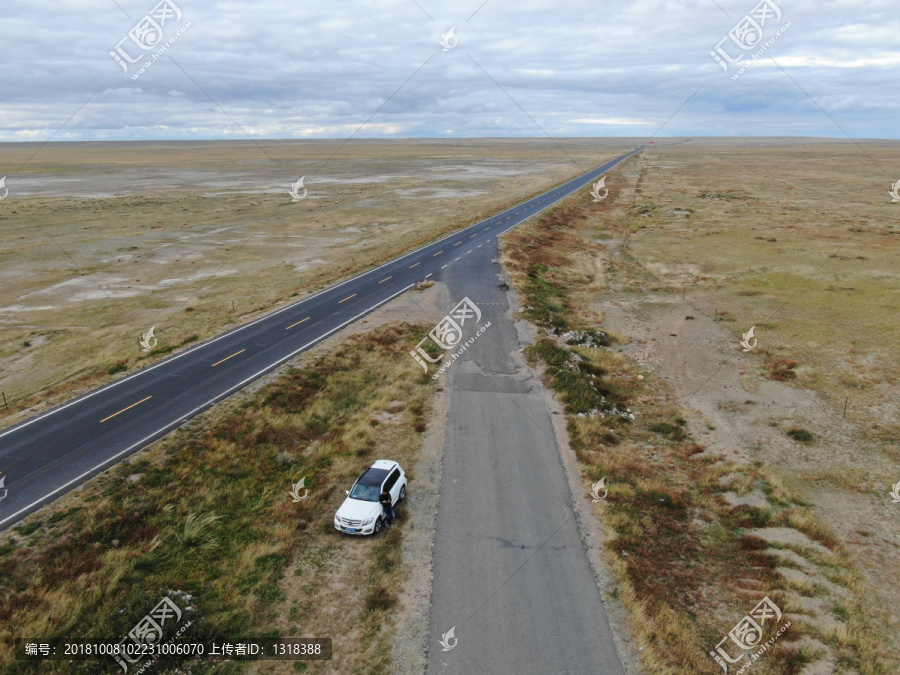 草原道路航拍