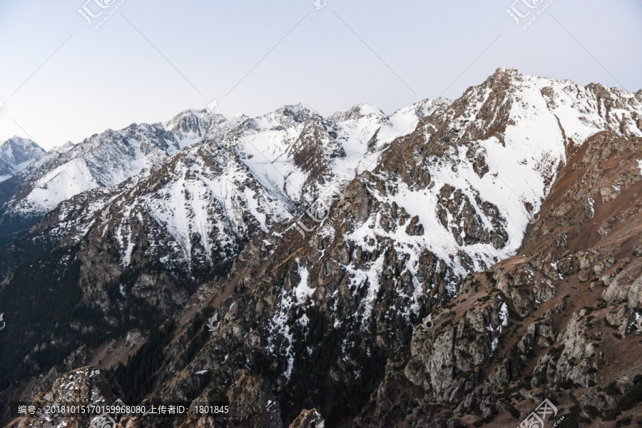 天山雪峰