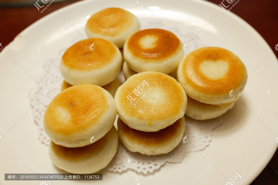 餐桌油炸面饼