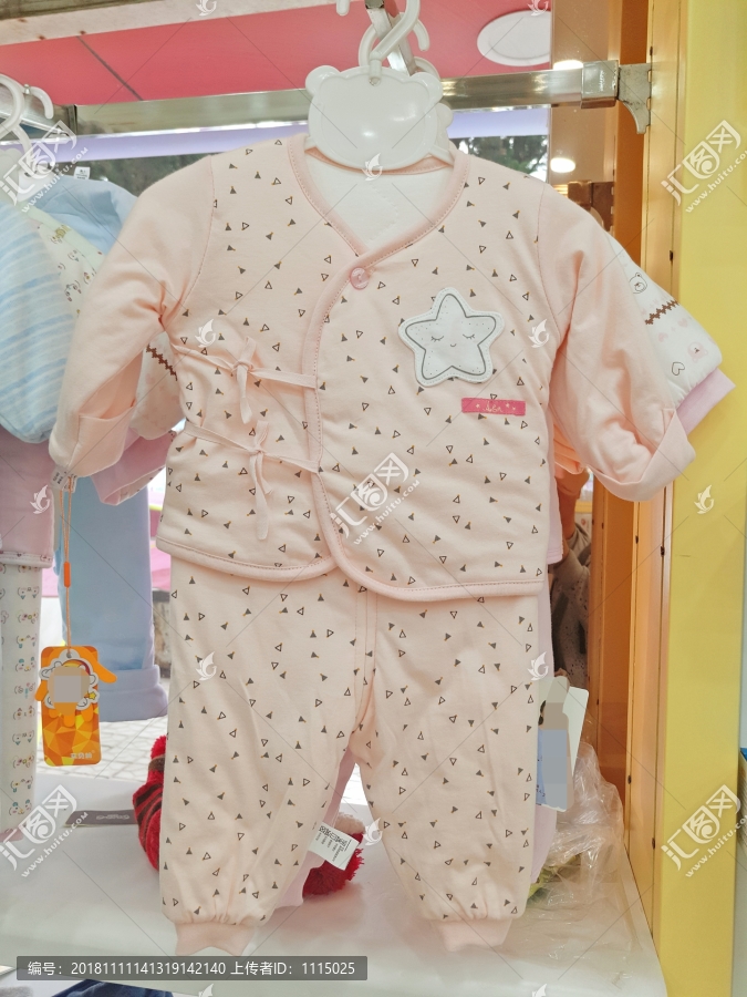 婴儿服装