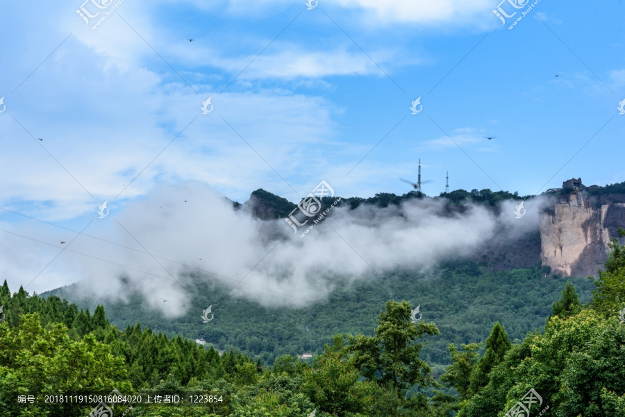 剑门关云雾山峰