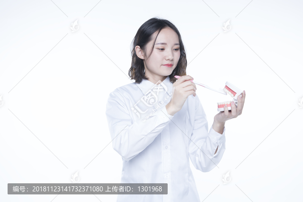 美女牙齿模特图片大全