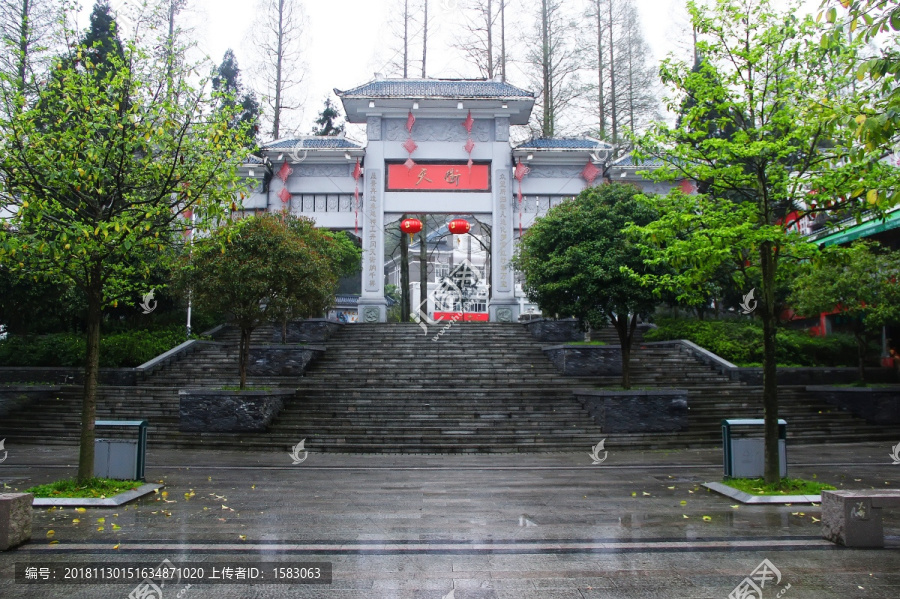 天街小雨