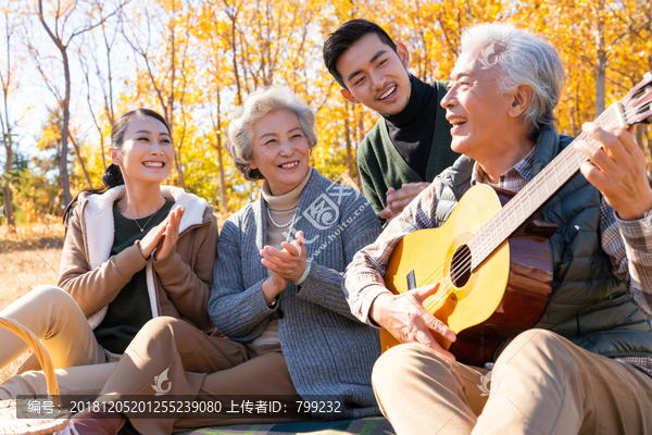 快乐的一家人秋游