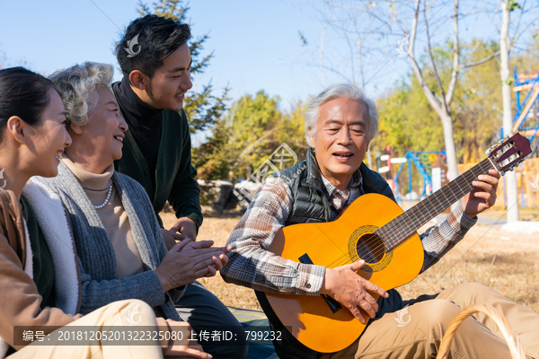 快乐的一家人秋游