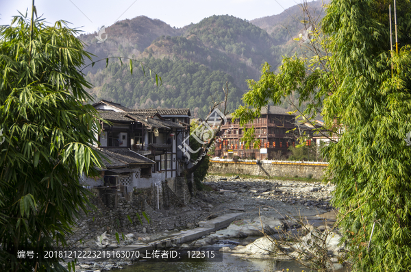 竹林掩隐的山村小镇