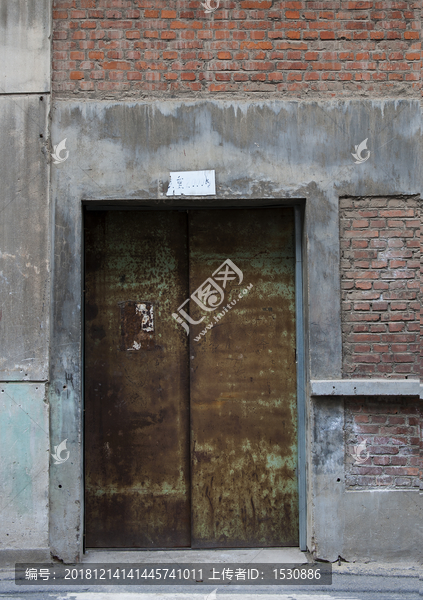 旧工厂的老门