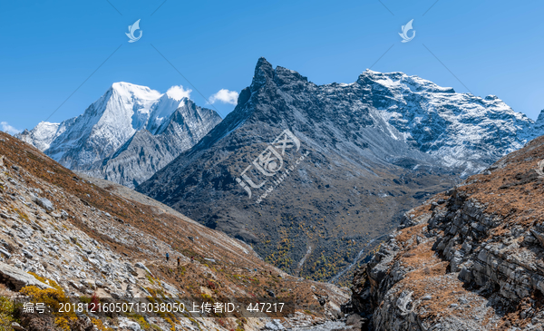 亚丁雪山