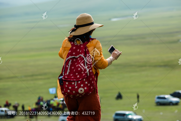 草原旅游女人