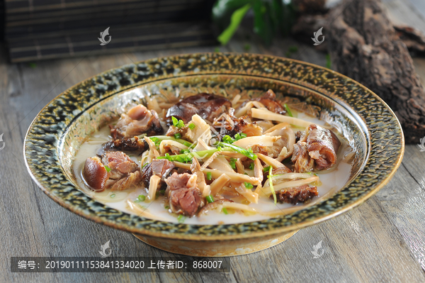 酱蹄髈菌菇