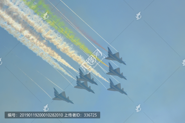 中国空军歼10战机特技飞行表演