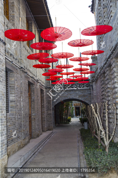 红伞小巷