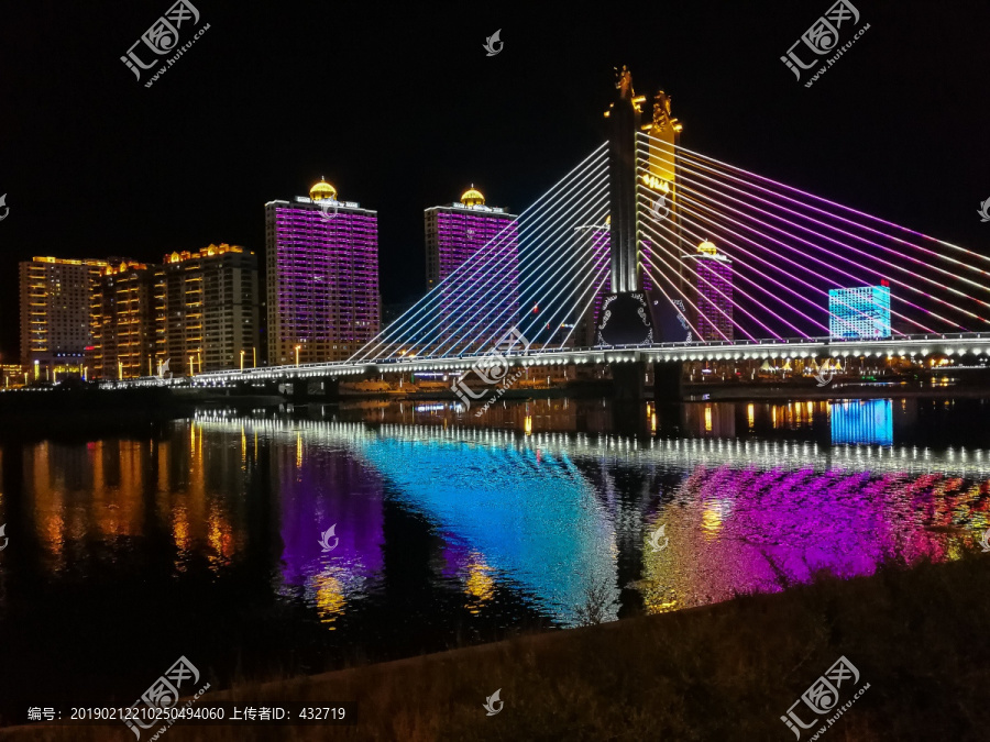 城市斜拉桥夜景