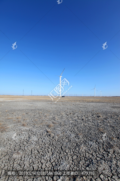 土地干旱龟裂风车风力发电