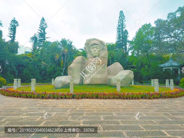 冯白驹塑像