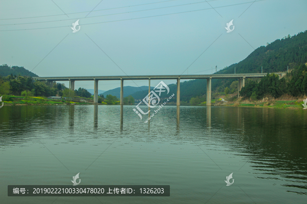 梓江高速桥