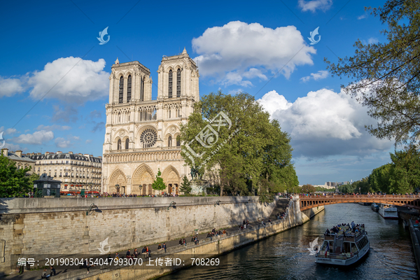 巴黎圣母院与塞纳河