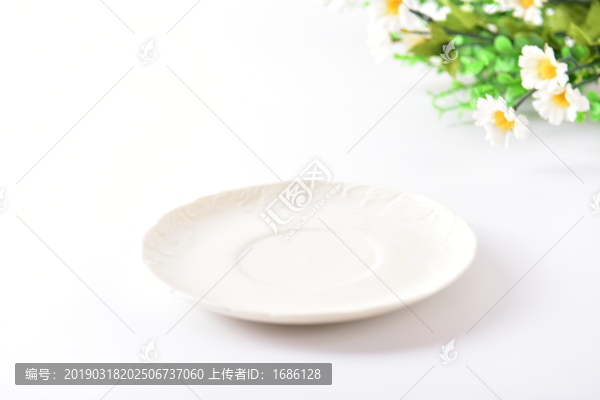 空白瓷盘子