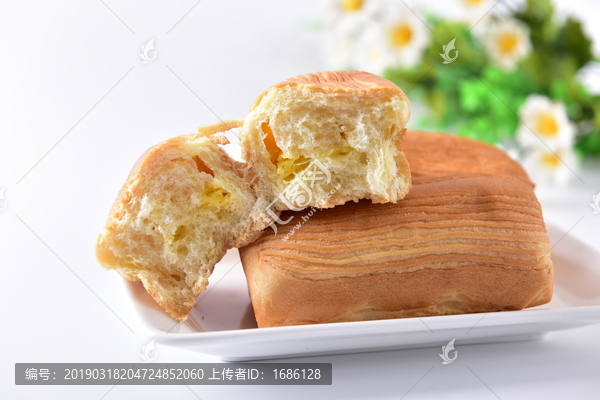 撕开的面包细节奶油面包