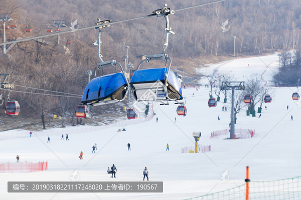 万科松花湖滑雪场缆车