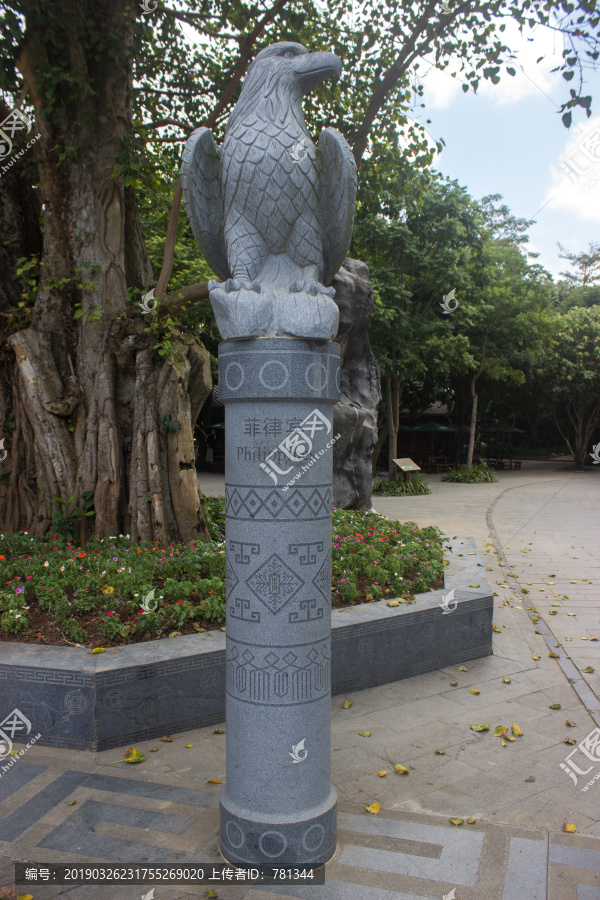 菲律宾鹰雕刻柱