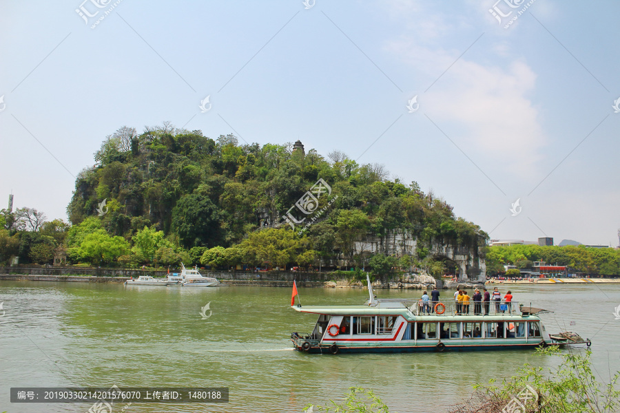 象山风景区的游轮旅客01