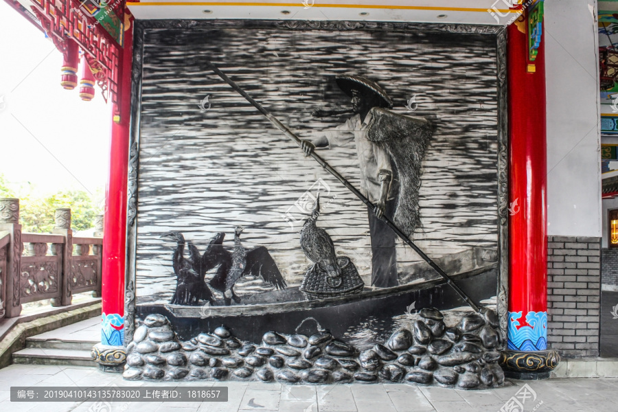 渔夫捕鱼浮雕墙