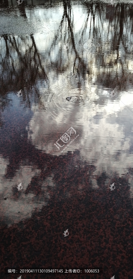 水面荡起的涟漪