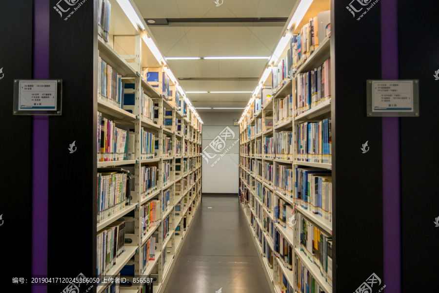 广州图书馆书架
