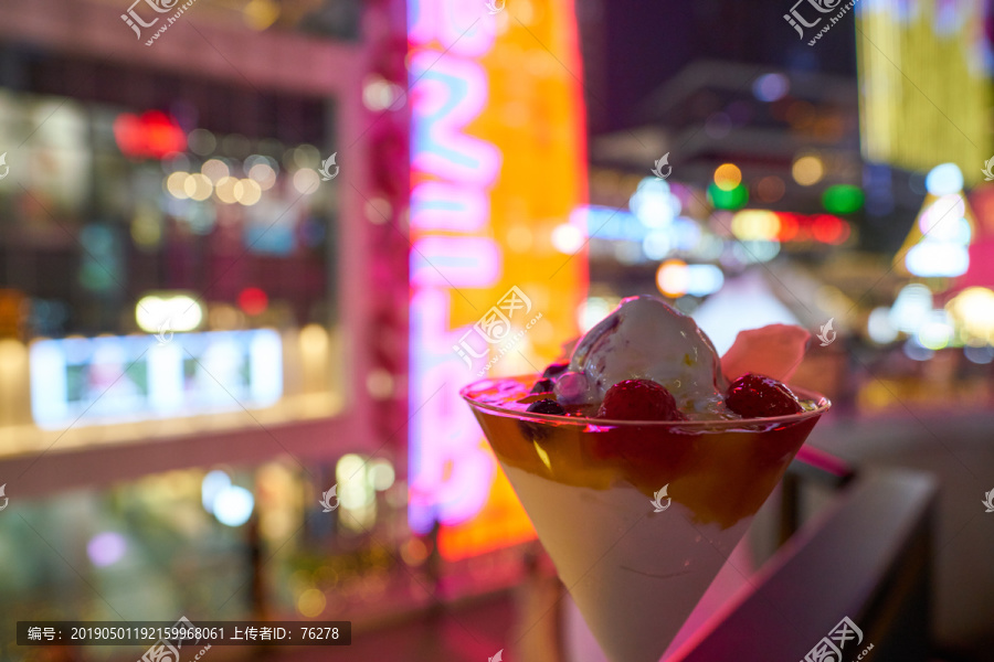 麦当劳餐厅甜品站雪糕