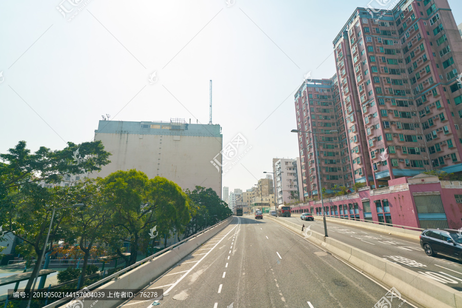 双层巴士往外看的香港城市街景