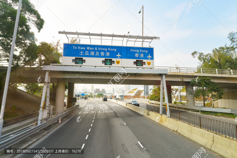 双层巴士往外看的香港城市街景