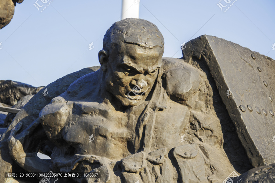 公园铁血丹心解放军战士雕像