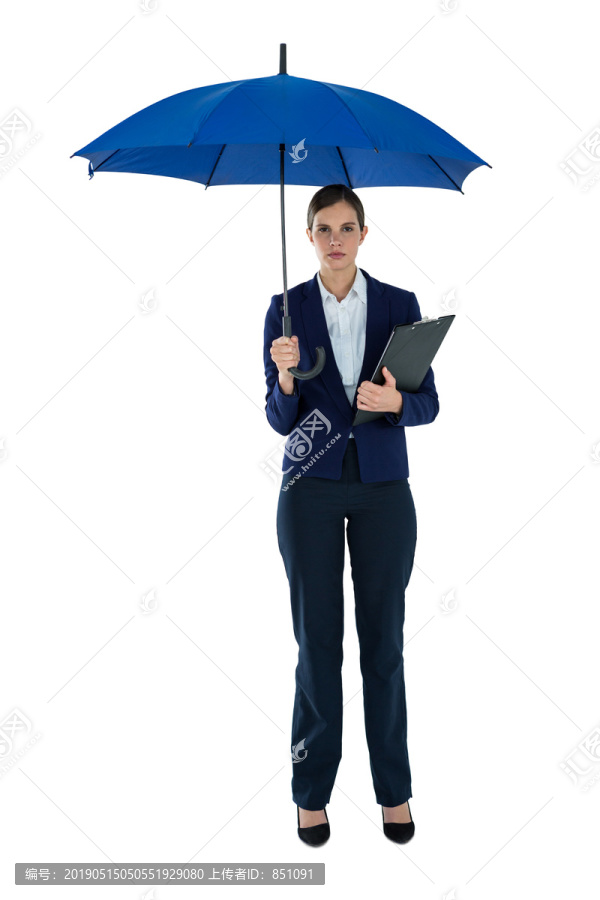 拿着雨伞的女商人