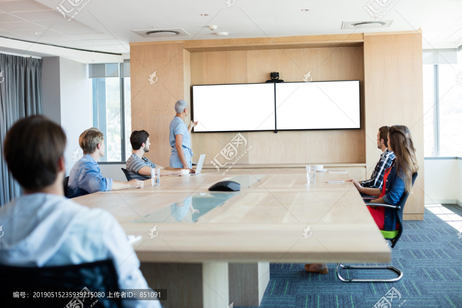 会议室里的商务团队