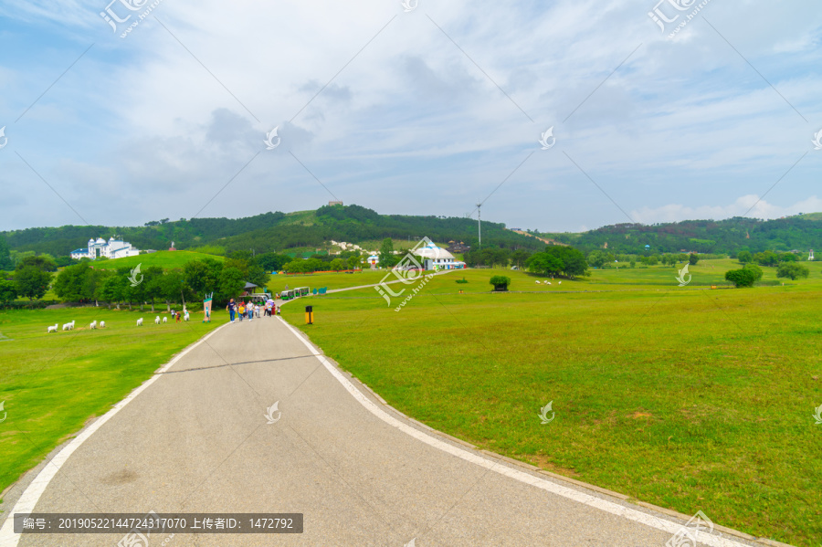 湖北武汉木兰草原风景区初夏风光