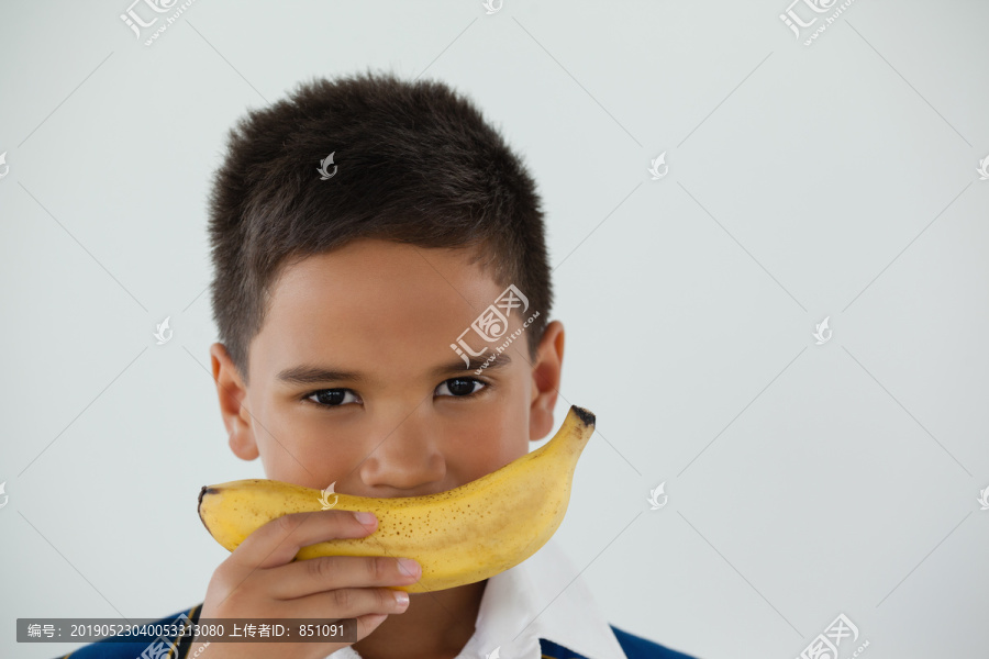 拿香蕉的小学生